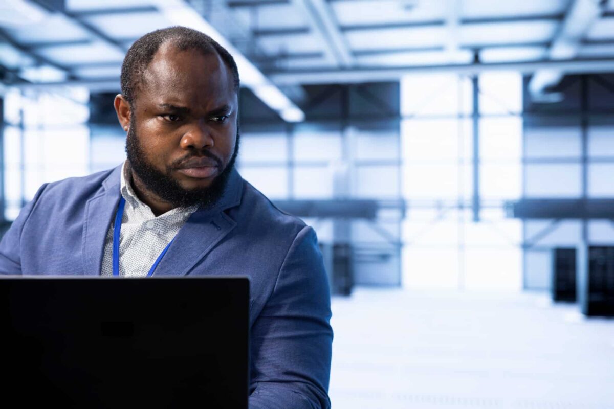 Expert planning and executing server hub migrations and upgrades